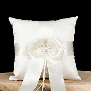Panier de demoiselle d'honneur et coussin porte-alliances <span class=keywords><strong>en</strong></span> satin ivoire avec poignée perlée et décoration nœud pour cérémonie nuptiale - Product Image 3