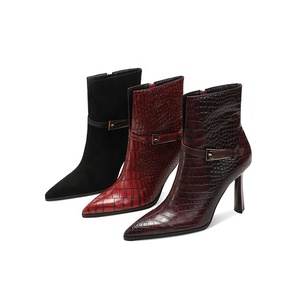 Stivaletti da Donna Coreani Stile Western con Tacco a Spillo e Punta Affusolata, in Ecopelle Stampata Effetto Coccodrillo, Estivi, con Cerniera Laterale - Product Image 1