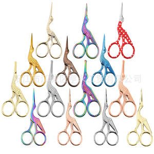 Ciseaux rétro en acier inoxydable à pointe fine en V pour le point de croix et la coupe des sourcils, usage domestique, or, argent, titane - Product Image 2