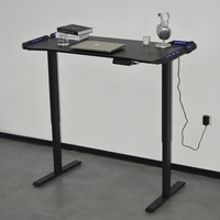 Bureau d'ordinateur motorisé moderne et écologique avec éclairage LED RVB pour le gaming et le télétravail