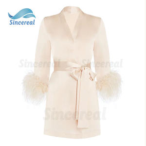 Nouveau design de haute qualité plumes d'autruche garni fête femmes vêtements de nuit de luxe décontracté à manches longues col en V <span class=keywords><strong>Satin</strong></span> soie Robe de pyjama - Product Image 4
