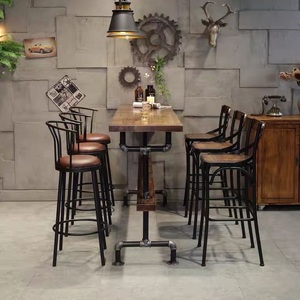 <span class=keywords><strong>Table</strong></span> longue en <span class=keywords><strong>bois</strong></span> massif de style industriel, <span class=keywords><strong>table</strong></span> de <span class=keywords><strong>bar</strong></span> commerciale pour café, salon de thé au lait, <span class=keywords><strong>table</strong></span> <span class=keywords><strong>haute</strong></span> contre le mur, chaises - Product Image 2