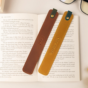 Marcapáginas de Cuero Genuino Personalizado, Regalo Educativo Clásico para Amantes de los Libros, Marcador de Páginas Reutilizable con Grabado y Clip Hecho a Mano - Product Image 4