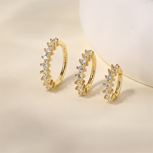 Pendientes de Aro Huggies Clásicos de Plata de Ley S925 con Circonita Cúbica de Una Sola Fila, de 6mm, 8mm y 10mm, Varios Tamaños - Product Image 2