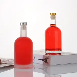 Bouteille en verre de vodka à liqueur personnalisée de 200ml 375ml 500ml 750ml avec joint en liège et sérigraphie pour les boissons