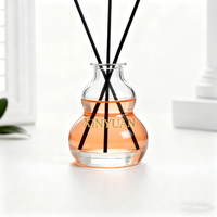 Individuelles Raumduft-Geschenkset mit Konservierten Blumen, Glasflasche, Reed-Diffusor, Gel-Kerze, Souvenir-Verpackung