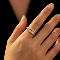 Bague élégante et tendance pour femme en laiton plaqué or 14 carats avec perle, bague de fiançailles et de mariage empilable, cadeau idéal pour elle