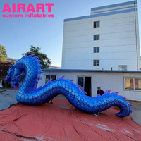 Décoration d'activités de plein air : Dragon gonflable réaliste. Accessoire de dragon gonflable avec écailles bleues pour le toit.