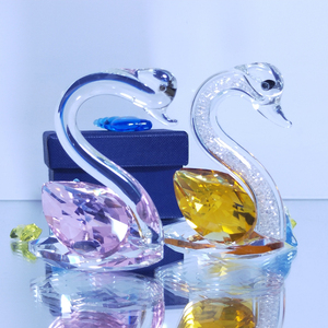 Ornamenti a Forma di Cigno con Collo Tempestato di Diamanti, Regali di Nozze in Cristallo - Product Image 1