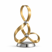 Versilberte Metallskulptur mit Geschnitzter Säule und Goldrillen-Design Personalisierte Musik-Auszeichnung für Bürodekoration Geschenk