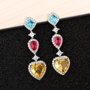 Orecchini Pendenti Geometrici a Cuore Colorati per Donne, Accessori per Orecchie Dolci da Indossare Ogni Giorno - Product Image 2