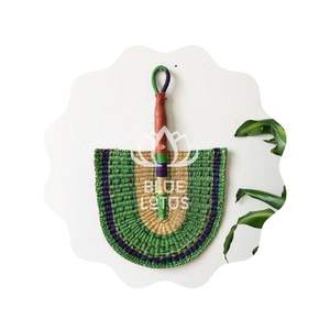 Abanico de Mano de Pasto Marino, Artesanía Ecológica - Product Image 1