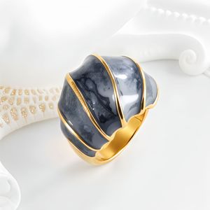 แหวนแฟชั่นดีไซน์ย้อนยุค <span class=keywords><strong>TG</strong></span> เคลือบสีขาวเคลือบทอง18K แหวนสแตนเลสสีดำ - Product Image 3