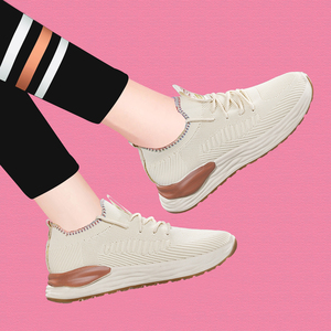 Venta al por mayor de zapatillas negras transpirables para mujer, nuevos estilos, zapatos casuales para caminar para mujer - Product Image 4