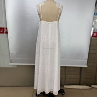 Robe longue minimaliste perlée sur mesure pour femmes