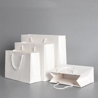 Sacs de courses en carton blanc avec logo personnalisé, impression offset et numérique laminée, style classique pour chaussures, chaussettes, fourrures