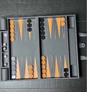 Chất lượng cao PU da <span class=keywords><strong>backgammon</strong></span> thiết lập với <span class=keywords><strong>backgammon</strong></span> miếng dices biểu tượng tùy chỉnh và cho du lịch có thể gập lại <span class=keywords><strong>Deluxe</strong></span> <span class=keywords><strong>backgammon</strong></span> - Product Image 1