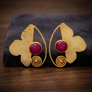 Boucles d'oreilles pendantes en laiton plaqué or 14K/24K avec perles d'imitation serties griffe, design classique unisexe, vente en gros - Product Image 2