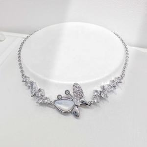 Pulsera de plata de ley 925 OEM con diseño de mariposa y flor para mujer, ajustable, elegante, chapada en oro, pulsera de cadena para la mano, pulseras de la amistad. - Product Image 1