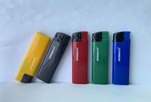 Vente en gros de briquet électrique rechargeable à l'épreuve des enfants pour cigarettes en plastique avec des couleurs fantaisie - Product Image 5