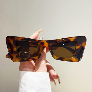 Gafas de Sol Finewell 3665 2023 UV400 con Lentes de PC, Diseño Ojo de Gato, Lujosas y Modernas para Mujer, Verde Amarillo - Product Image 3