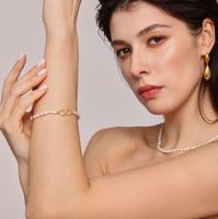 Bracelet en perles à prix de gros, plaqué or 18 carats, en acier inoxydable, motif infini avec diamant tchèque et perle d'eau douce pour femme