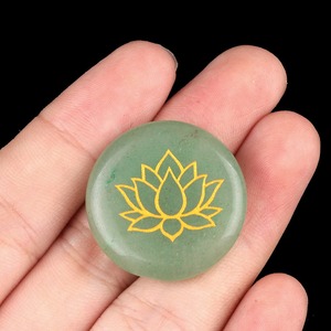 25mm Pouce Rond Personnalisé Inspirant Gravé <span class=keywords><strong>Pierres</strong></span> Lotus Motifs Reiki Sculpté Poche Inquiétude Pierre Chakra Puissance Pierre <span class=keywords><strong>pour</strong></span> Cadeau - Product Image 5