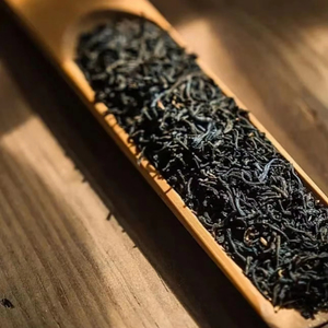 Zhengshanxiaozhong Hong Cha biologique Thé noir chinois de haute qualité Thé en vrac savoureux pour la santé et l'amincissement - Product Image 4