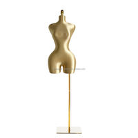 Mannequin femme doré grande taille avec support métallique doré, modèle de couture pour robes et présentation de vêtements