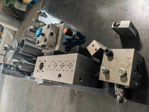 Pression nominale double effet personnalisée 350bar cylindre de bloc carré à trois tiges pour pousser le cylindre hydraulique - Product Image 5