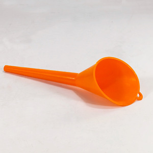 Embudo de Plástico de Cuello Largo Manos Libres Naranja 26.5x8 para Reabastecimiento de Combustible en Autos y Motocicletas - Product Image 1