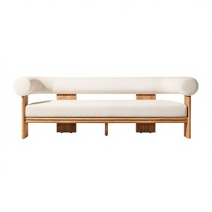 Canapé d'extérieur en teck naturel scellé de style côtier, avec cadre arrondi, pour villa de bord de mer ou complexe hôtelier - Product Image 1