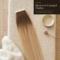 Extensions de cheveux Ombré Brun-Caramel, mèches fines et lisses, pointes dorées, échantillons de tissage pour présentation de nuancier de couleur capillaire