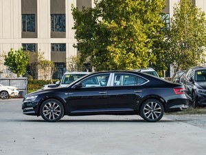 Nuova <span class=keywords><strong>Skoda</strong></span> <span class=keywords><strong>Superb</strong></span> TSI280 DSG Edizione Premium, <span class=keywords><strong>Berlina</strong></span> a Benzina Turbo, 5 Porte, 5 Posti, Emissioni Let Aiu Uve un Luiu I E, LED - Product Image 2