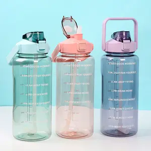 JM özel 2 Litre spor su şişeleri 64 Oz taşınabilir renkli şeffaf plastik yeniden kullanılabilir su pipetli bardak ve kapak