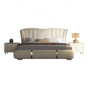 Cadre de lit capitonné de luxe - Lit king size en cuir de style moderne crème avec incrustations métalliques dorées pour ensemble de meubles de chambre principale - Product Image 6