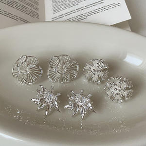 Boucles d'oreilles clous en acier inoxydable polyvalentes à la vente chaude, sans ternissement, imperméables, accessoires de bijoux pour femmes - Product Image 2