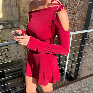 Vestido ajustado asimétrico de manga larga con hombros descubiertos, cintura alta, color rojo sólido, vestido de mujer - Product Image 2