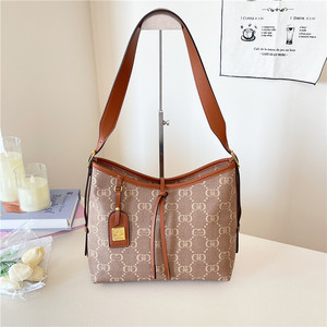 女式复古休闲大容量手提袋，由PU材料制成，带聚酯纤维衬里，时尚双层袋。8109 - Product Image 5