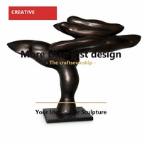 Sculpture Abstraite en Résine Organique à Patine Foncée, Art Fluide, Vente en Gros pour Projets Hôteliers et Décoration Commerciale