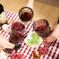 Vente en gros de gobelets en verre vintage gaufré de couleur unie, 8 oz, verres à vin de luxe colorés pour mariage, banquet, fête, hôtel, restaurant