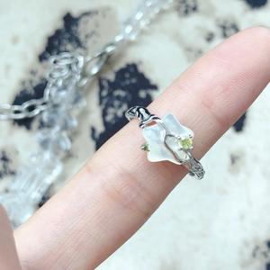 แหวนเงินแท้ S925 สำหรับผู้หญิง ดีไซน์ทันสมัย สไตล์เย็นหรูหรา ประดับเปลือกหอยมุกสีขาว รูปทรงดาวไม่สมมาตร - Product Image 2