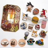 Badge en émail métallique de haute qualité avec motifs de personnage scintillants pour collection, vente en gros
