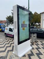 Écran tactile extérieur 55" 65" Totem interactif IP65 sur pied pour affichage numérique – Idéal pour ascenseurs, centres commerciaux, métros