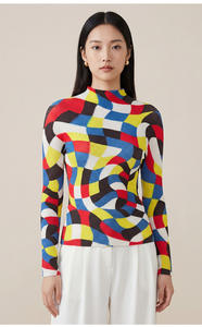 Hauts pour femmes en mousseline de soie à col montant, coupe ajustée, imprimé géométrique, style décontracté, design tendance, vente en gros Bazar, vêtements en vrac - Product Image 5