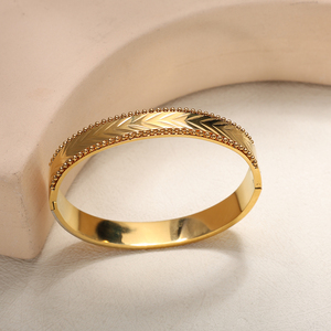 Joyería de moda, brazalete de diseño de flecha <span class=keywords><strong>Simple</strong></span> de oro de 18 quilates chapado fino para mujer, hombre, números romanos, brazalete de acero inoxidable CZ - Product Image 5