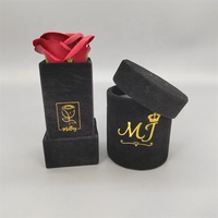 Boîtes cadeaux en velours rondes et carrées avec logo personnalisé en feuille d'or mat recyclée pour la présentation de fleurs de la Saint-Valentin