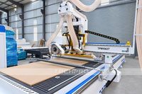 Centre d'usinage CNC ATC, scie à rainurer à 360 degrés, changeur d'outils automatique, routeur CNC pour portes en bois, armoires, meubles