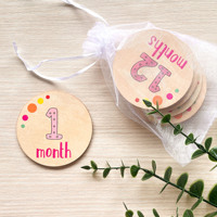 Vente en gros de cartes jalons en bois pour bébé Cadeaux de grossesse et de baby shower Cartes jalons mensuels pour bébé Disques en bois jalons