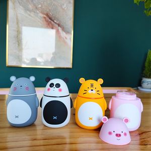 ขวดน้ำรูปสัตว์มีฝาปิด ลายการ์ตูนสัตว์น่ารัก แพนด้า หมู ชิวต้า ลายเสือ  แบบสองชั้น ของขวัญสำหรับนักเรียน ใส่น้ำผลไม้ได้ - Product Image 1